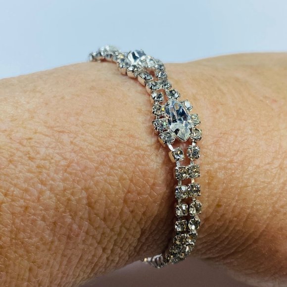 Vintage Rhinestone Chain Bracelet Womens Clear Faceted Sparkles Silver Tone - Picture 15 of 16